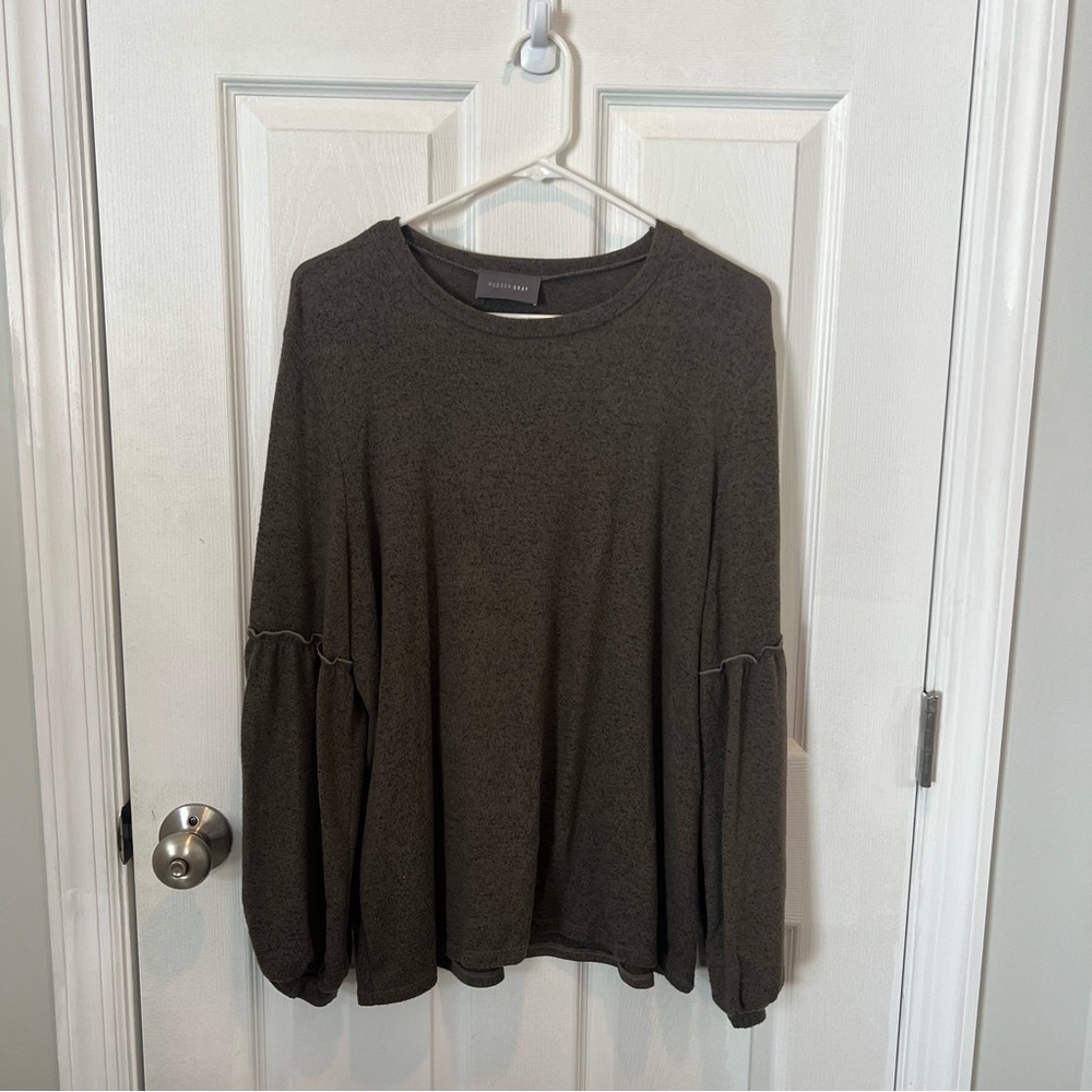 Women’s olive green long sleeve size M